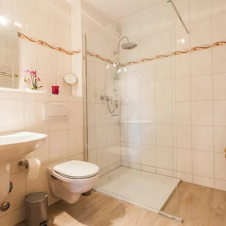 Lindenstrasse 43 2 זינקסט